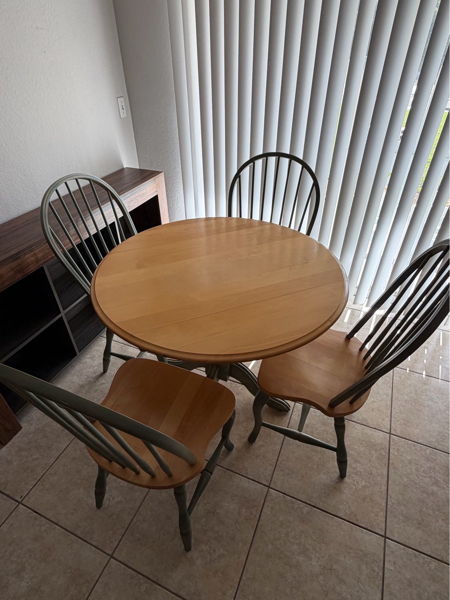 Dining Table & 4 Chairs