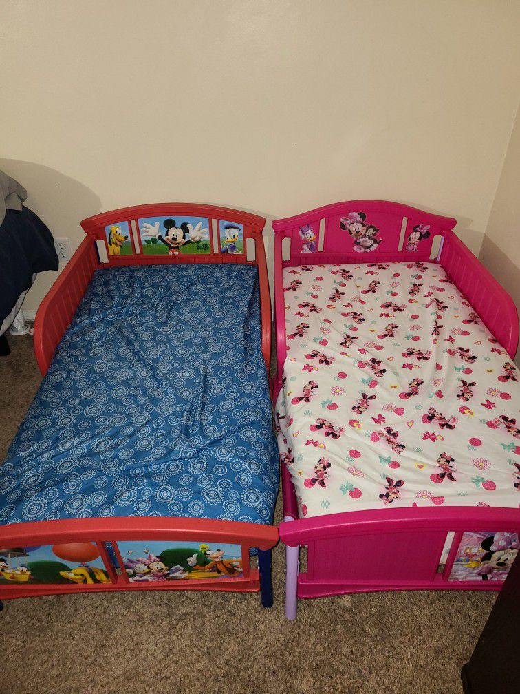 Mickey Mouse & Minnie Mouse Toddler Bed
