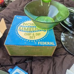 The MCM Blendo Frosted Glass Chip and Dip Set is a stylish and modern addition to any dining table or bar area. The three-piece set includes a lime gr