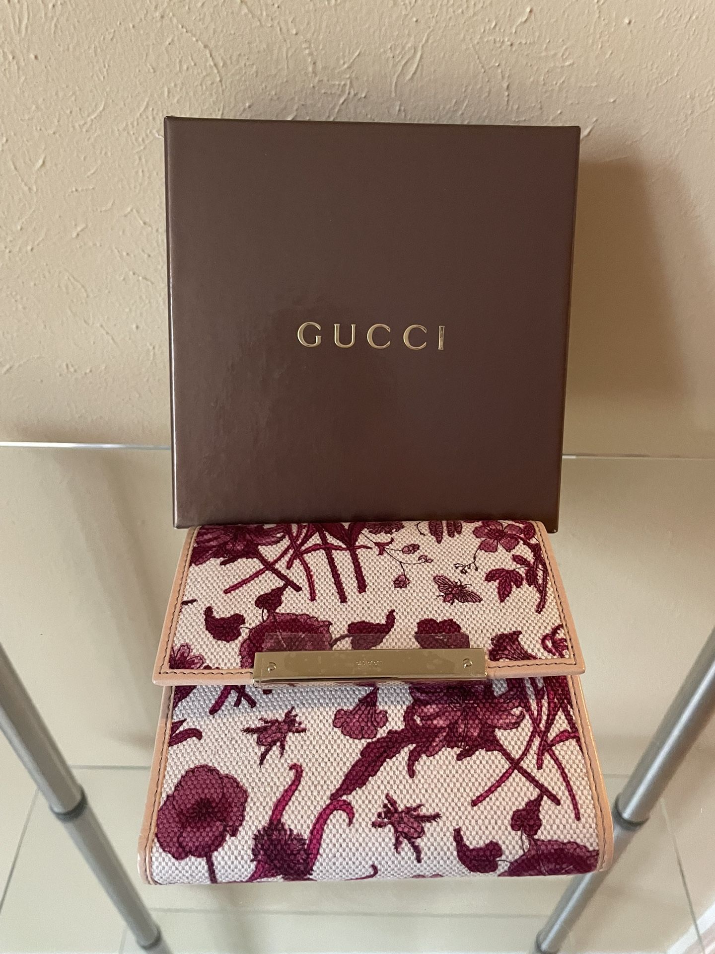 GU CCI  Floral & Leather Wallet(New)$255