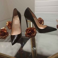  Christian Louboutin So Kate Black Patent Heels – Size 40 (Red Sole)