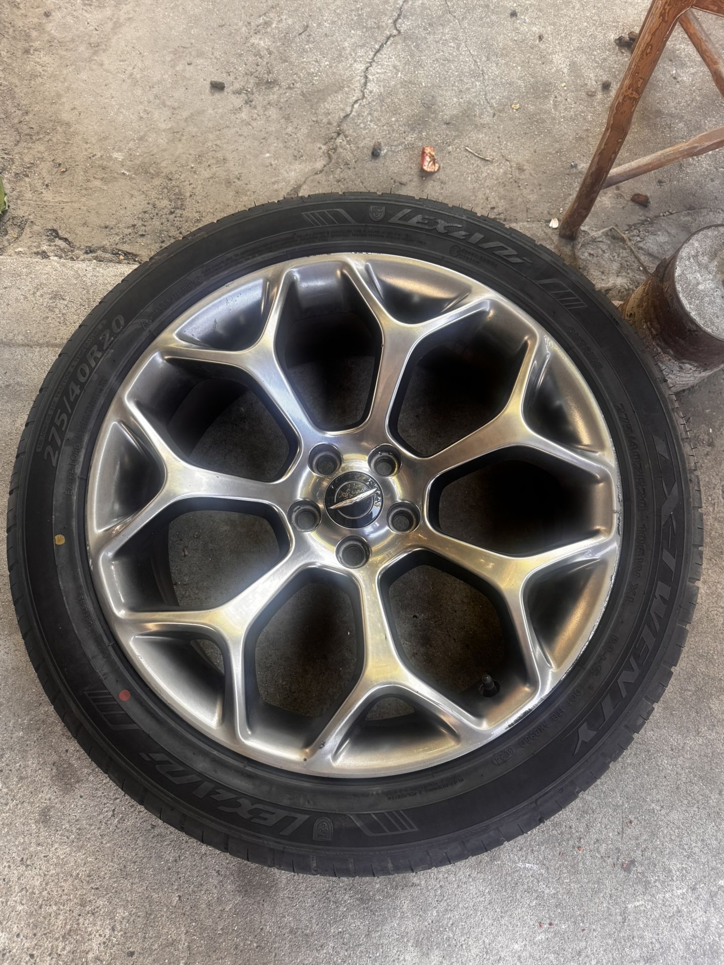Chrysler 300 Tire And Rims 