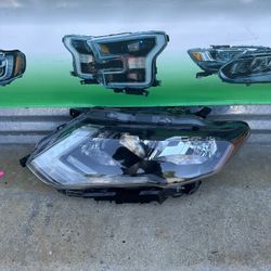 2017-2020 Nissan Rogue Driver Headlight 