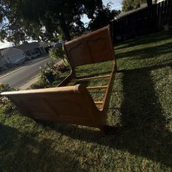 Queen sleigh bed Free