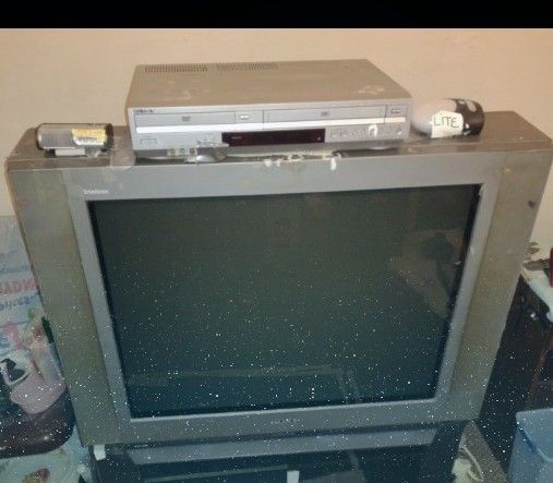 Sony Trinitron Working Color TV. DVD- VCR working