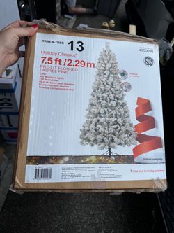7.5ft Pre-Lit Tree