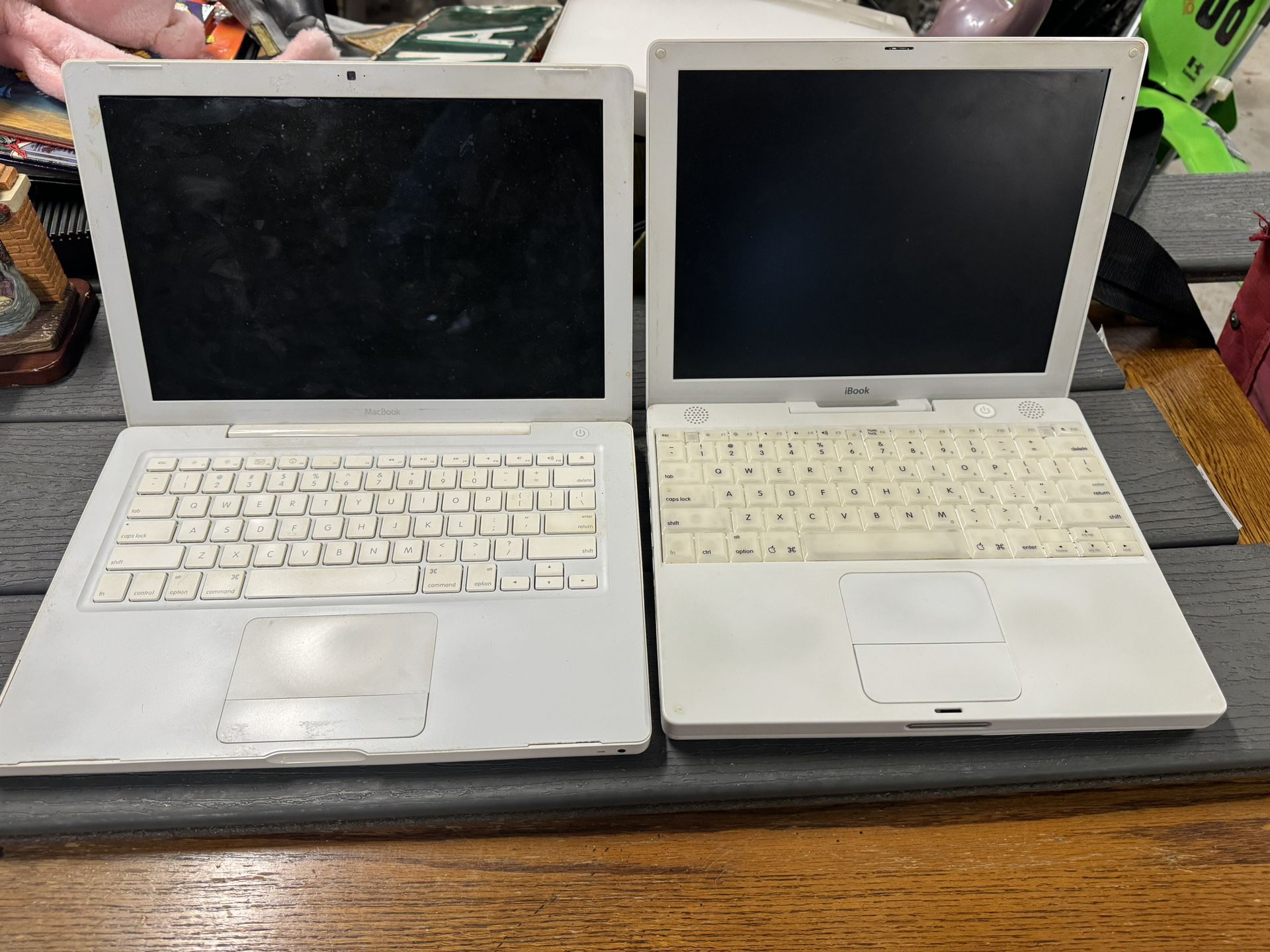 2 Old Apple Laptops 