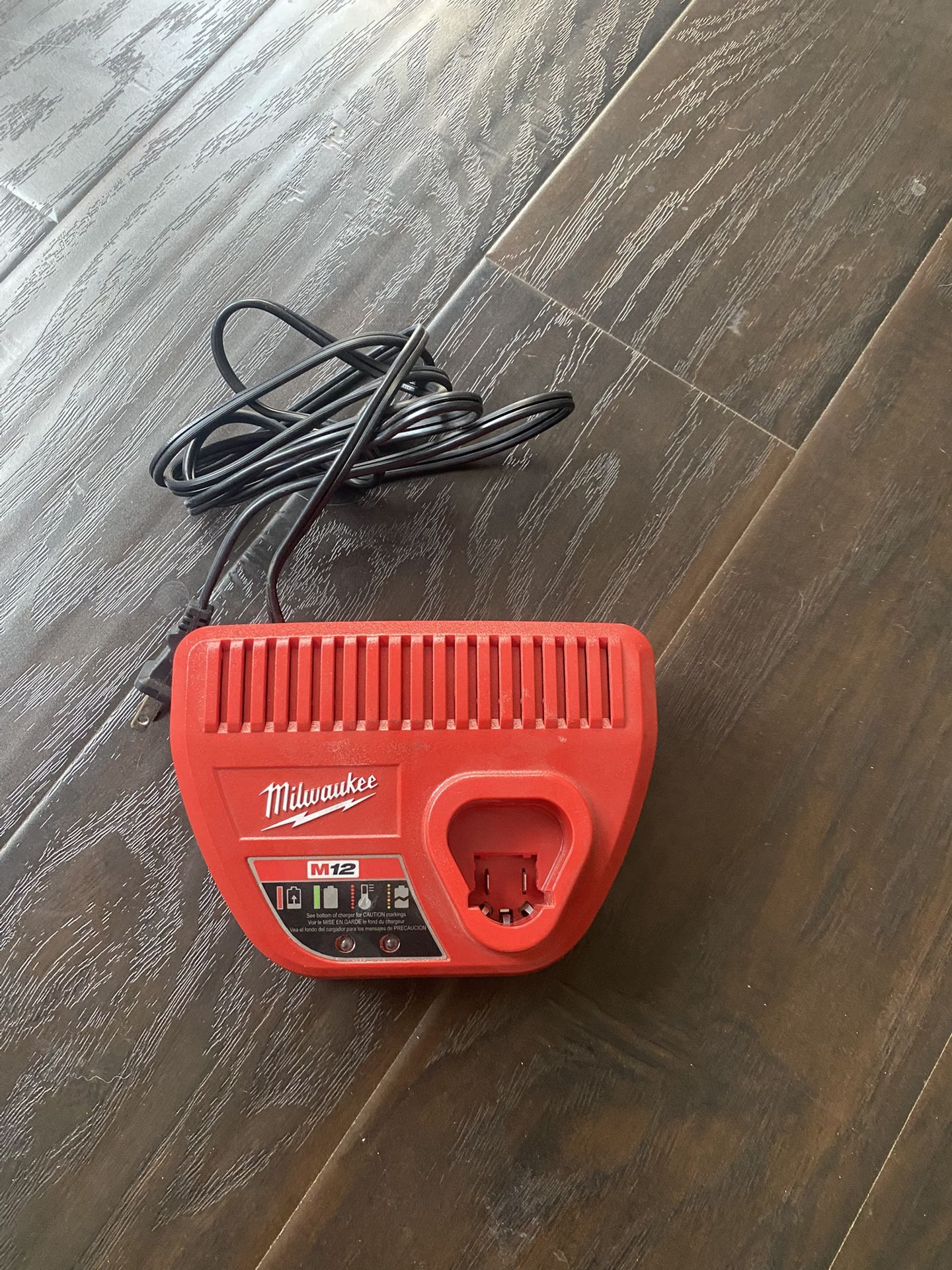 Milwaukee 12-Volt Lithium-Ion XC Battery Charger