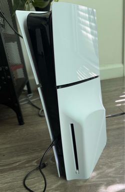 PlayStation 5 Slim Disc Edition 1TB + 2 Controllers