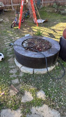 Gas fire pit