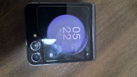 Unlocked samsung flip 5 with case