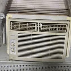 FRIGIDAIRE  12000 BTU