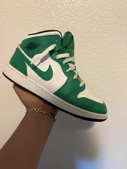Jordan 1 Mid Lucky Green 60$ Size 7 