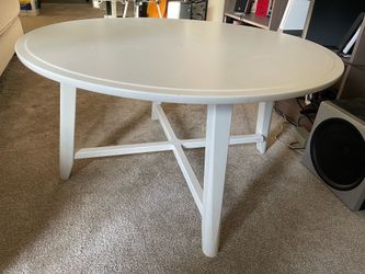 Modern White Oval Coffee Table – Sturdy & Stylish – $60 OBO