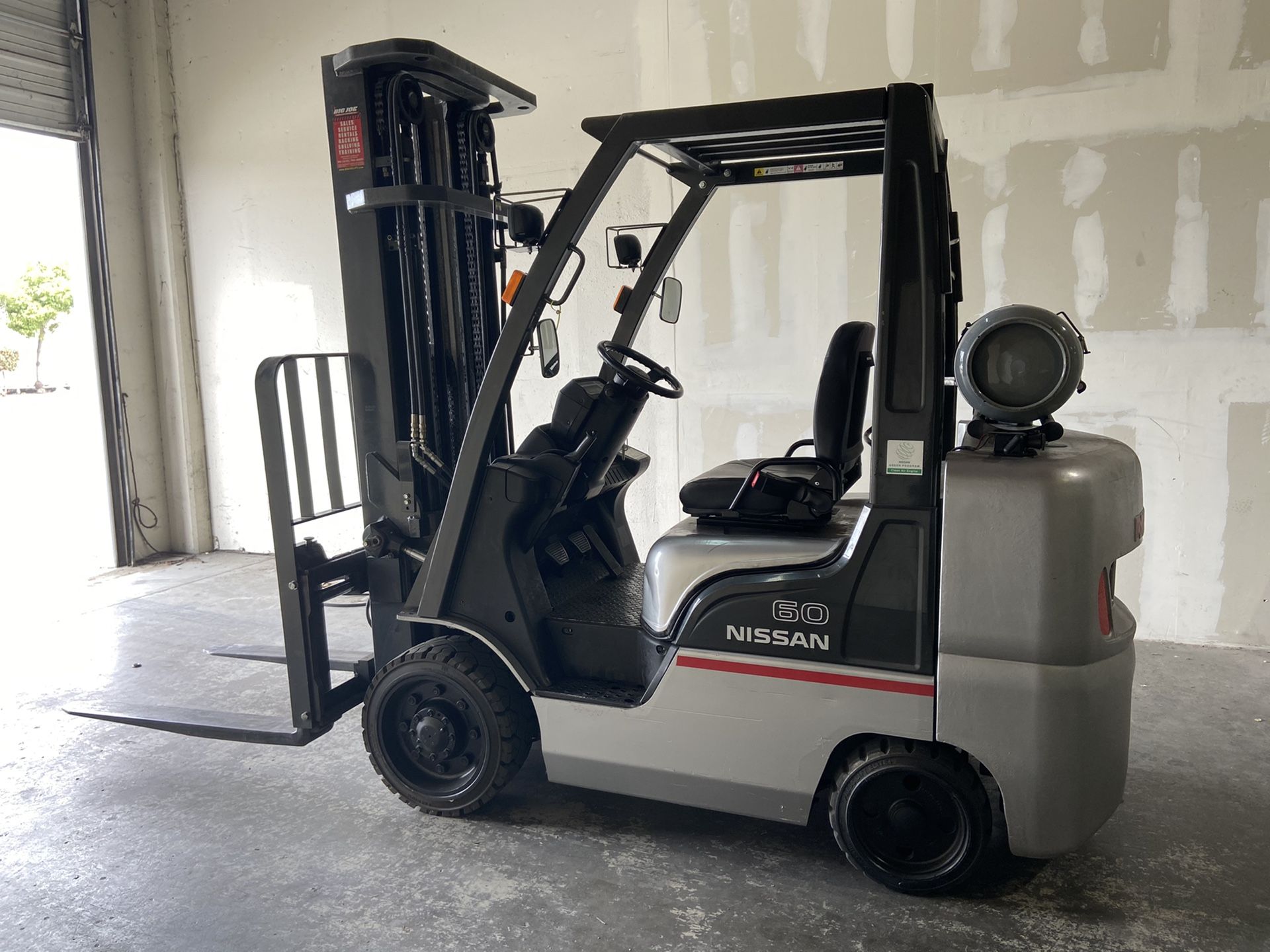 2017 Nissan 6000lbs forklift for sell