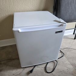 Magic Chef Mini Fridge