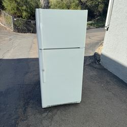 Household GE Refrigerator Fridge Freezer Great For Garage