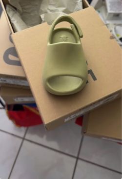 Yeezy slides baby