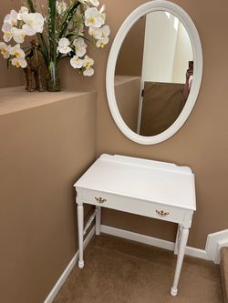 Vintage Solid Wood Vanity Table with Oval Mirror – White