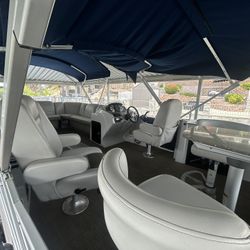 2017 Sweetwater Tritoon