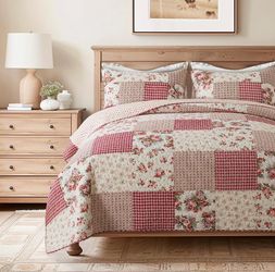 SLPR - Country Roses Red Floral Patchwork Quilt Set, King with 2 Shams French Country Flower Bedspread, Farmhouse Quilted Comforter, Cottagecore Cotto