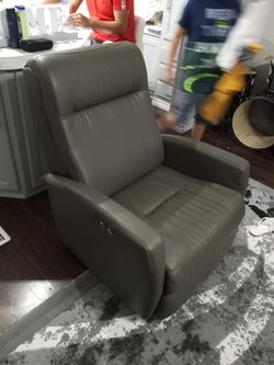 Electric Rocker/ Recliner 