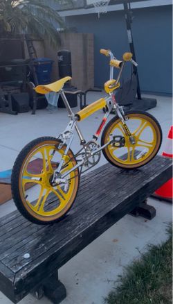 Stranger Things Mongoose BMX