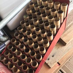 BRASS PLUMBING PIPE NIPPLES 