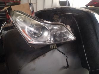 G37 headlightpassenger side very good condition