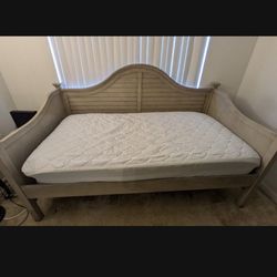Twin day bed