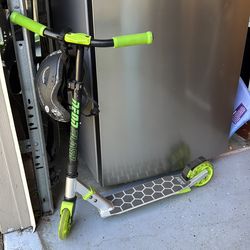 Kids Scooter w/ Bell Helmet – Great Condition