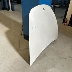 Tesla Model Y Hood Pearl White