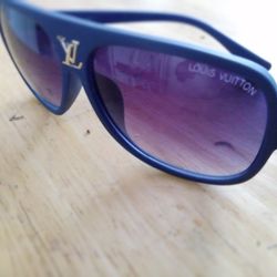 BRAND NEW!!! DESIGNER SUNGLASSES 😎 