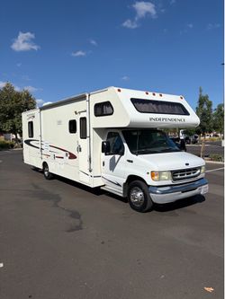 2004 class C RV Motorhome 30 foot 33,000 original miles