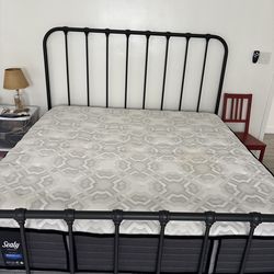 King frame, mattress and box springs