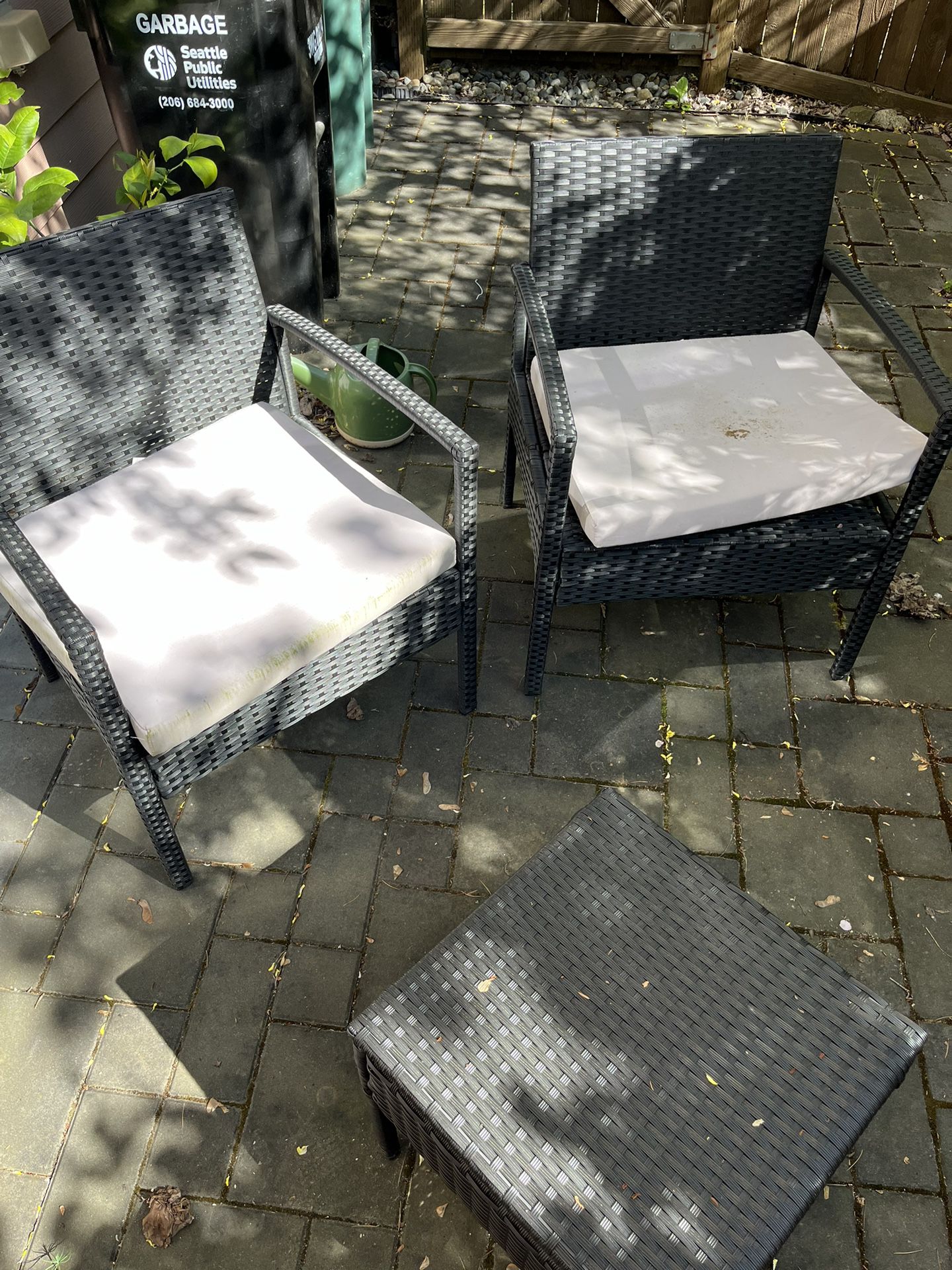 Leasbar Outdoor Chairs and table 