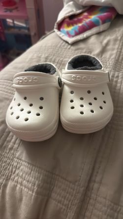 Toddlers White fur lined crocs