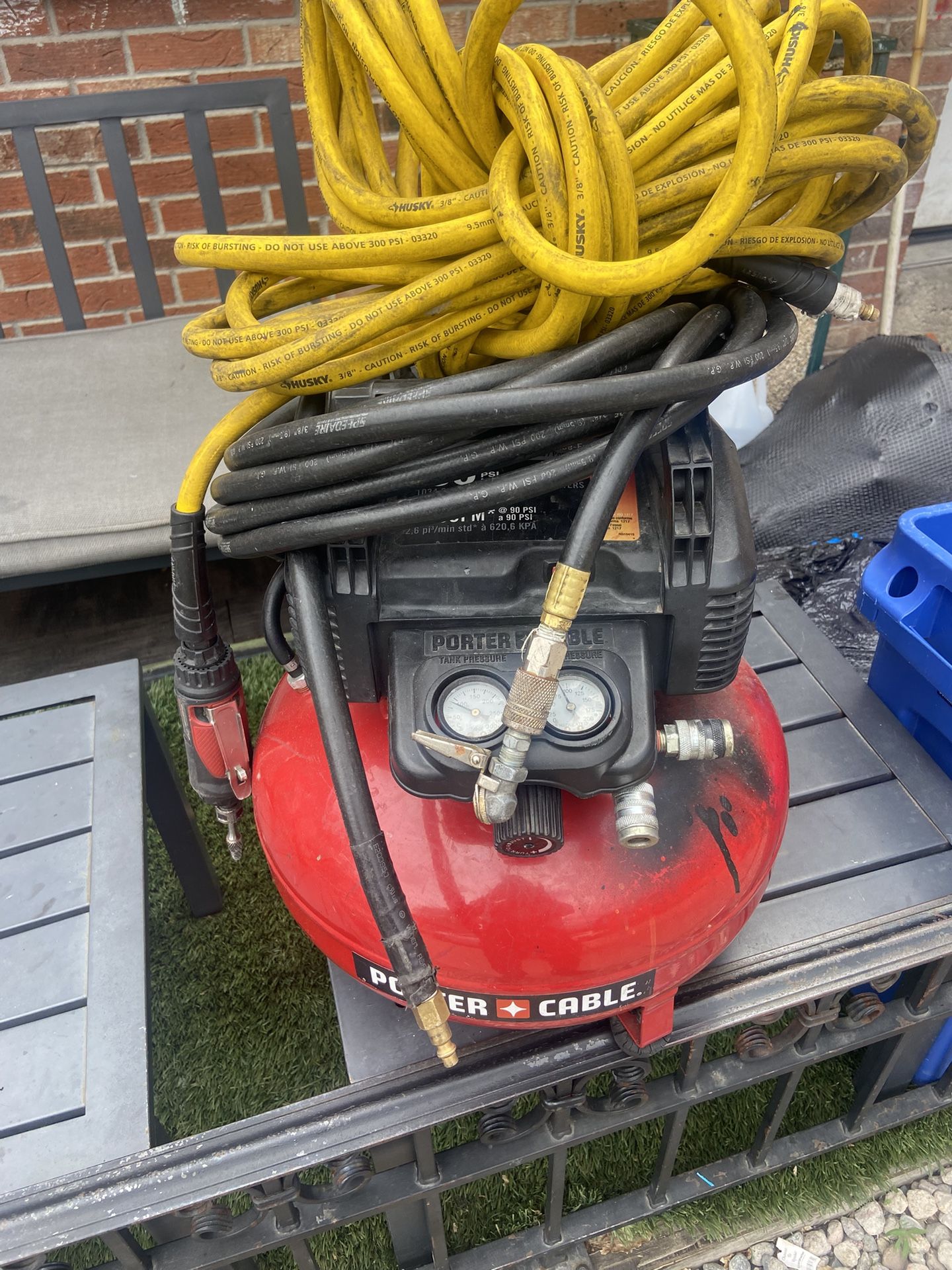 150psi Air compressor with A 25 Foot Hose And A 50 Foot Hose