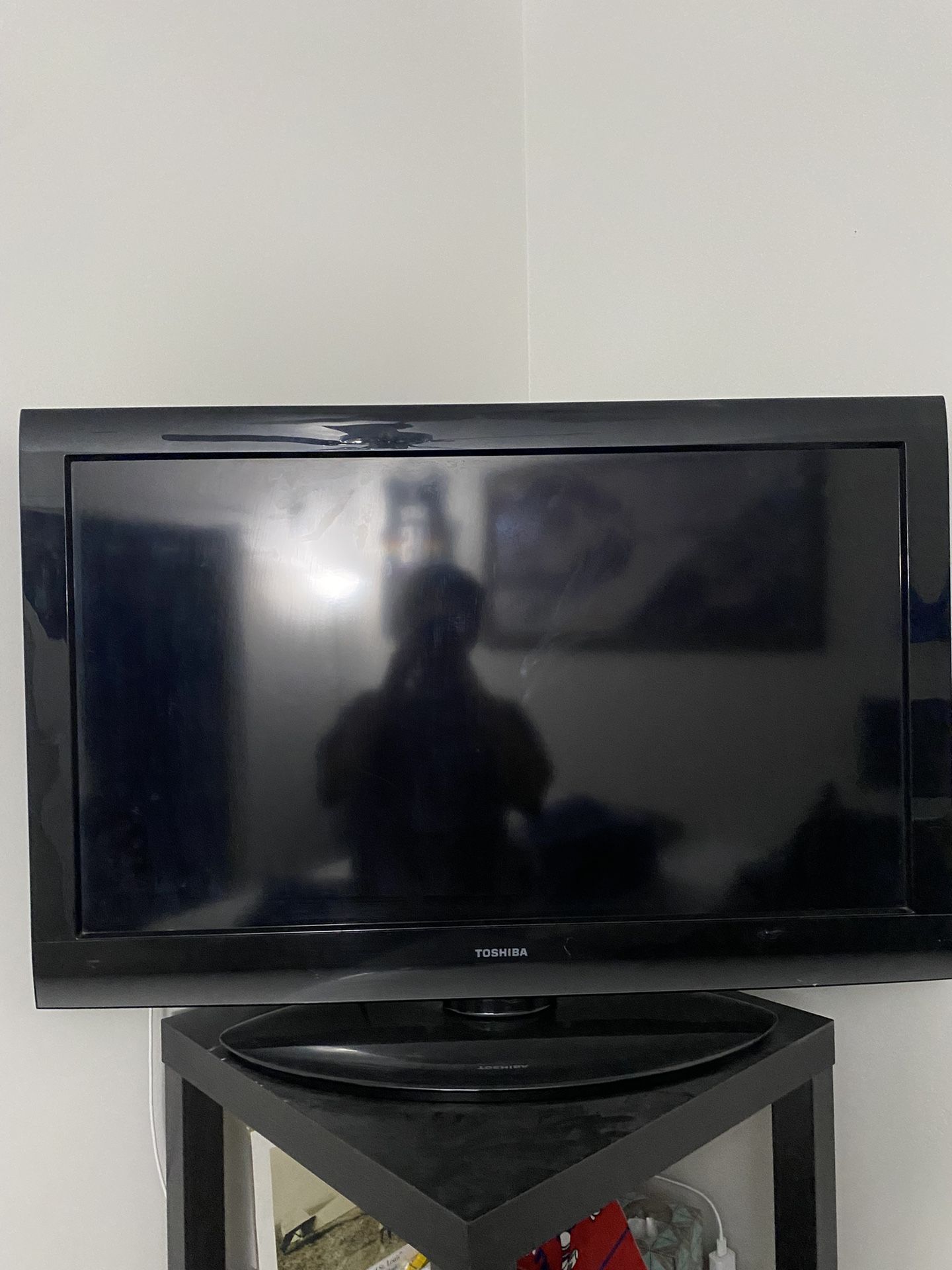 40’ Toshiba TV