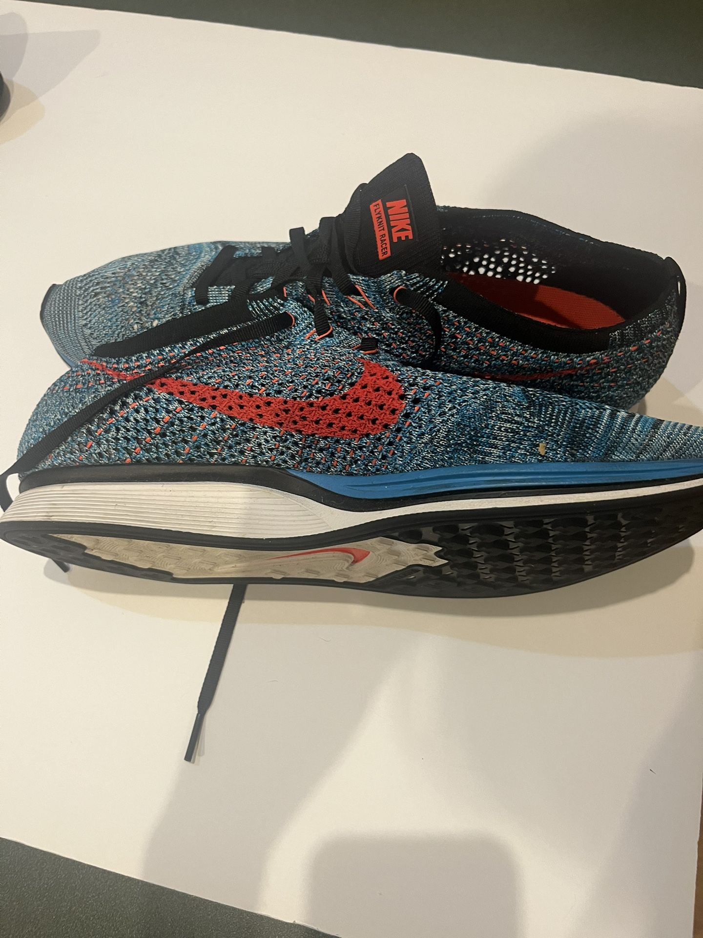 NIKE FLY KNIT RACER 2,0 SIZE 12