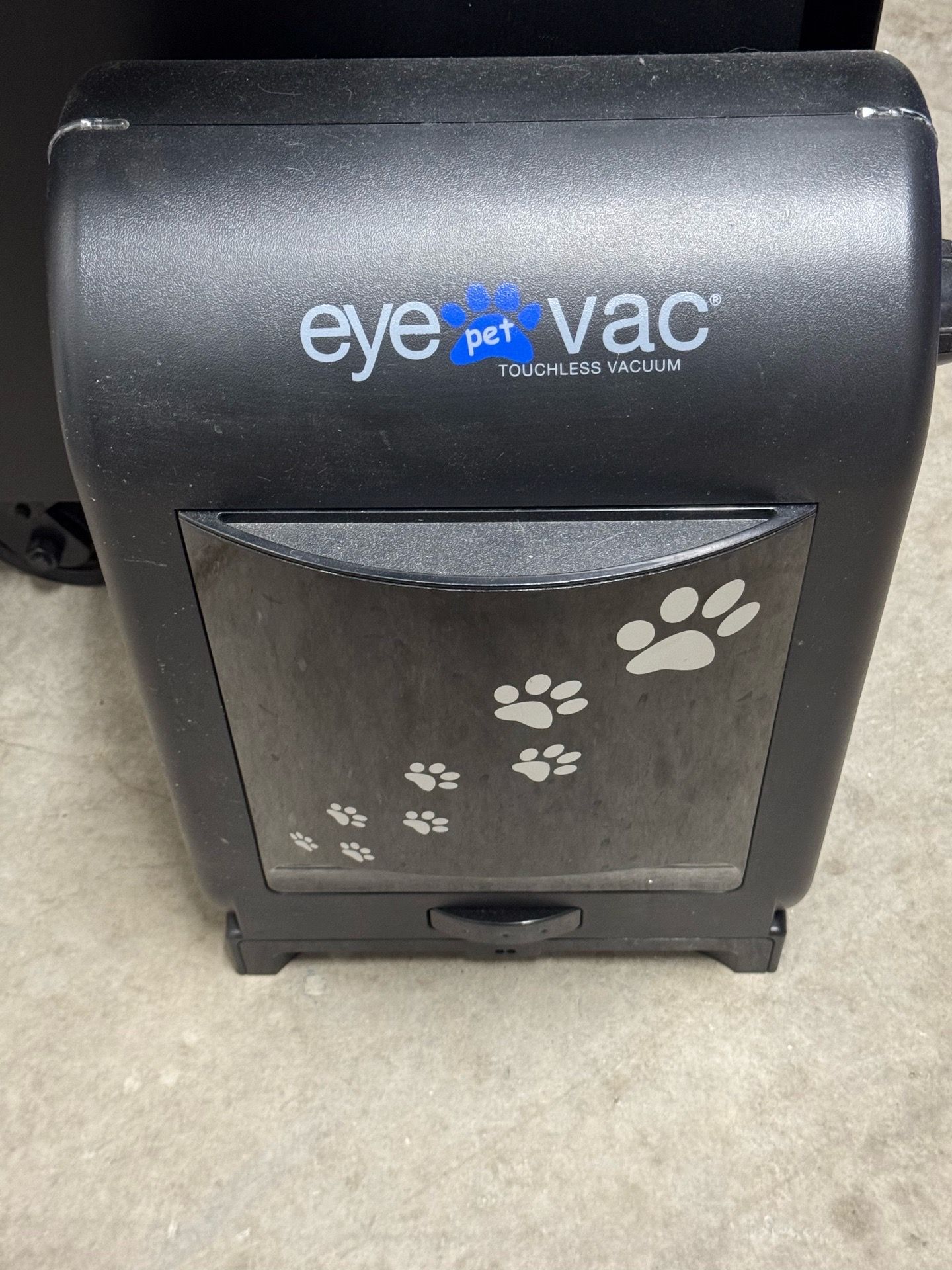 Eye pet vac