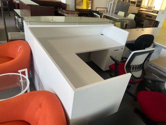 White reception desk l shape with glass 6’x6’