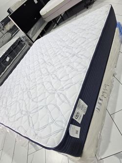 King Sizes Mattress And Box Spring Serta New 