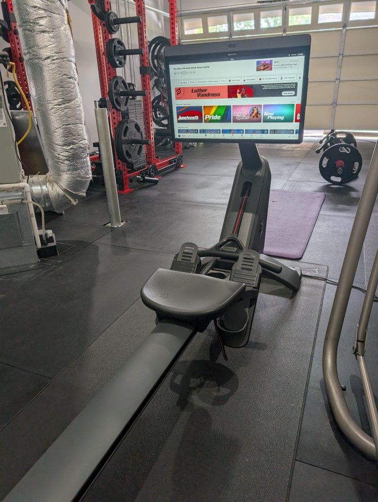 Peloton Row - Rower Rowing Machine