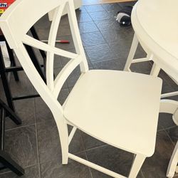 White Round Table And Chairs