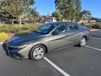 2025 Hyundai Elantra SE – 28K Miles – Just Professionally Detailed – 4 Brand New Tires – Clean title in Hand