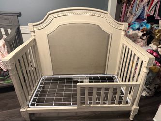 Toddler bed frame
