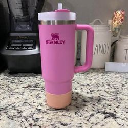New Stanley 30oz Adventure Quencher H2.0 FlowState Tumbler must pick up