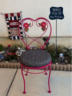 🌺 Pink Heart Metal Accent Chair | Floral Design | Cute Vanity or Garden Chair