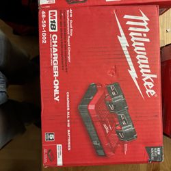Milwaukee Dual Bay Simultaneous Rapid Charger